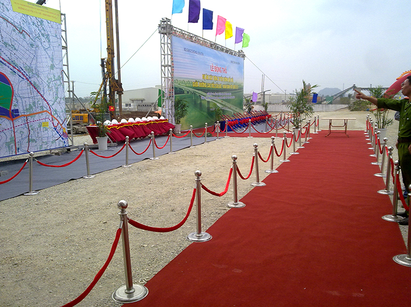 Cho thuê cột chắn inox giá rẻ tại TPHCM Cho thuê cột chắn inox giá rẻ tại TPHCM