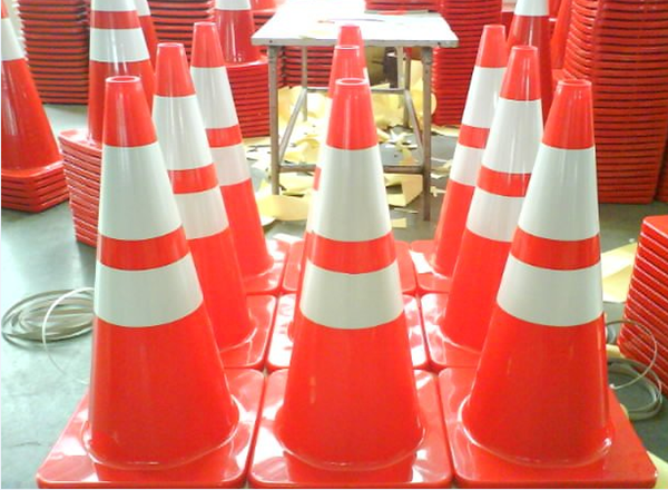 Cọc tiêu giao thông đế cam giá rẻ