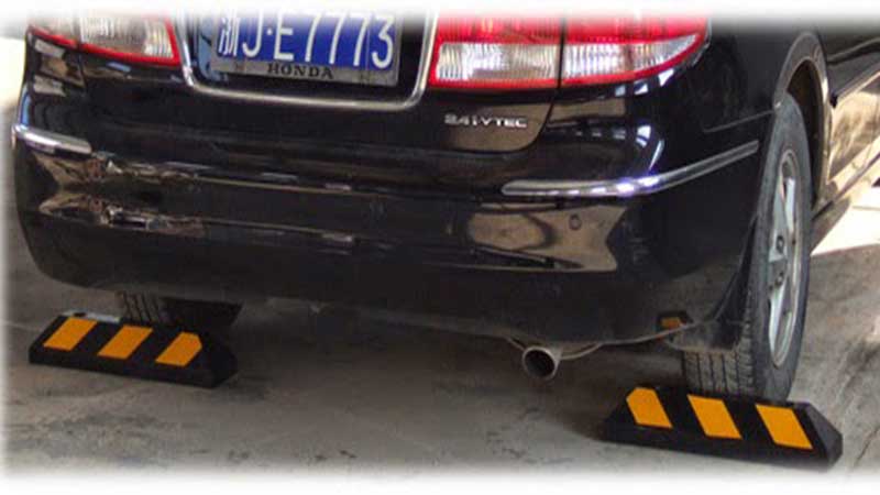 Cục chặn bánh xe trong nhà