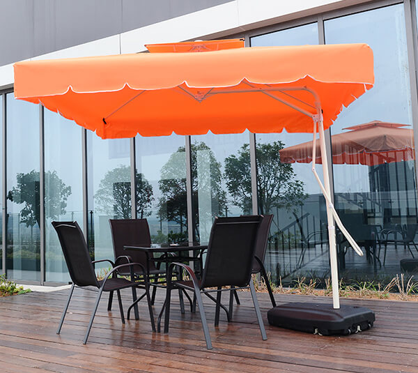 Ô quán cafe có đường viền sang trọng