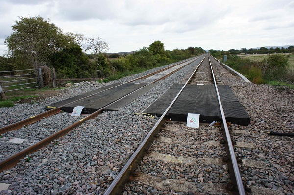 miếng lót dưới đường ray