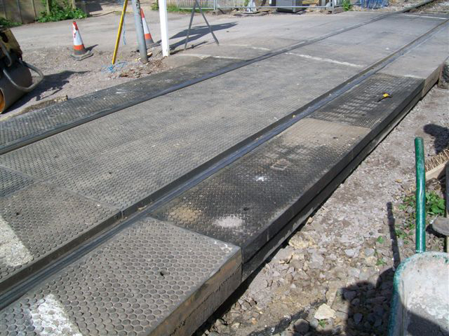 tấm lót đường sắt giá rẻ