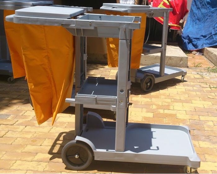 xe đẩy làm vệ sinh chữ L