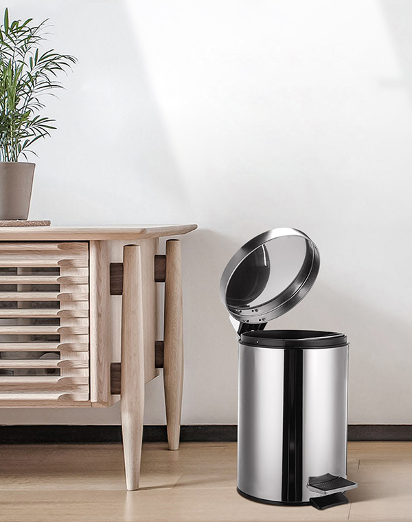 Thùng rác inox trong phòng