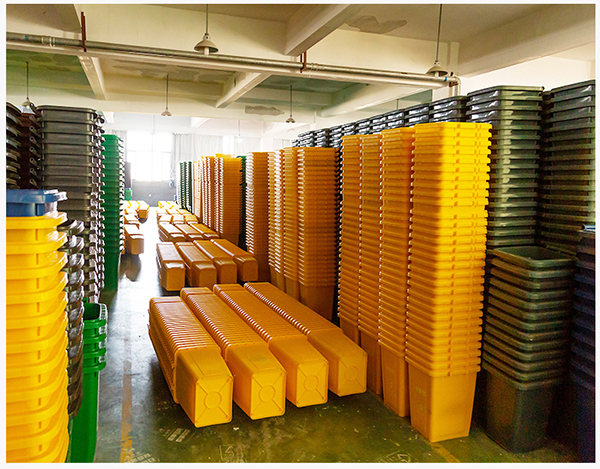 thùng rác công cộng 240l