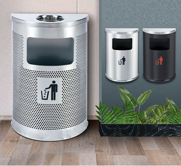 Thùng rác có gạt tàn và cửa xả rác để hở