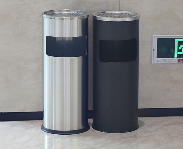 Mẫu thùng rác gạt tàn làm từ Inox và thép phun sơn