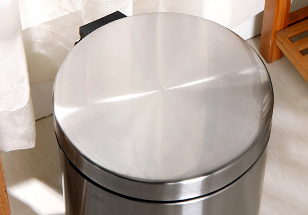 Chi tiết nắp thùng rác Inox đạp chân