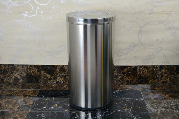 Hình ảnh thật thùng rác inox bập bênh