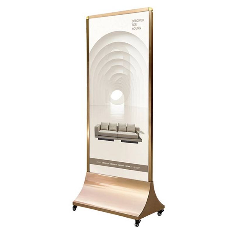 Bảng standee ngoài trời có bánh xe inox vàng