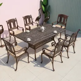 Bàn ghế cafe sân vườn phong cách cổ điển