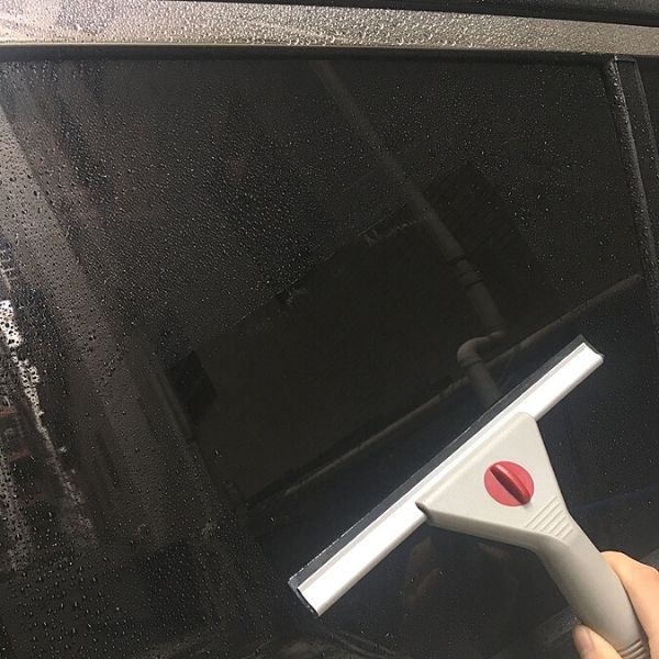 Hình ảnh thực tế cây gạt kính nhựa trắng