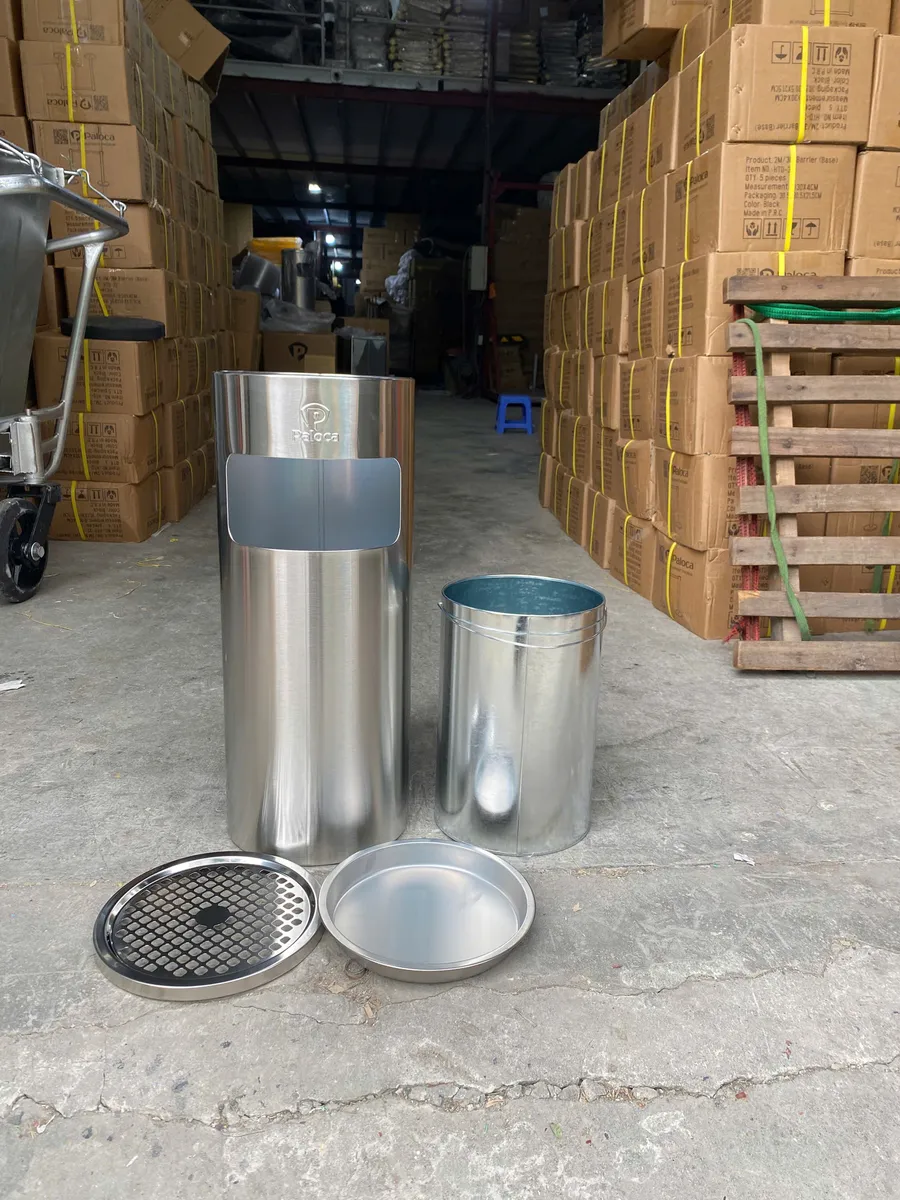 Thanh lý thùng rác inox gạt tàn trụ tròn