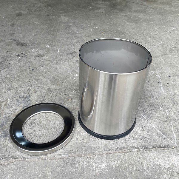 Ảnh thật thùng rác văn phòng cỡ nhỏ nắp hở