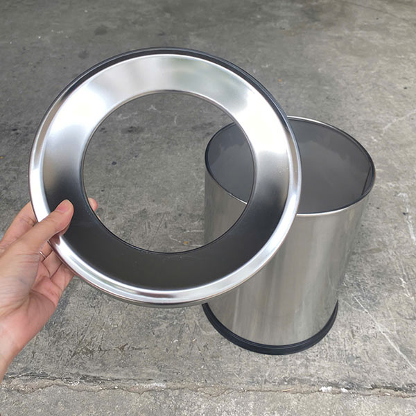 Ảnh thật thùng rác văn phòng cỡ nhỏ nắp hở