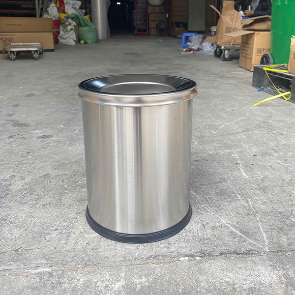 Ảnh thật thùng rác văn phòng cỡ nhỏ nắp hở