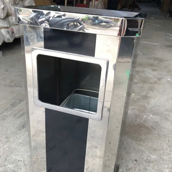 Ảnh thực tế của thùng rác chữ nhật bằng inox