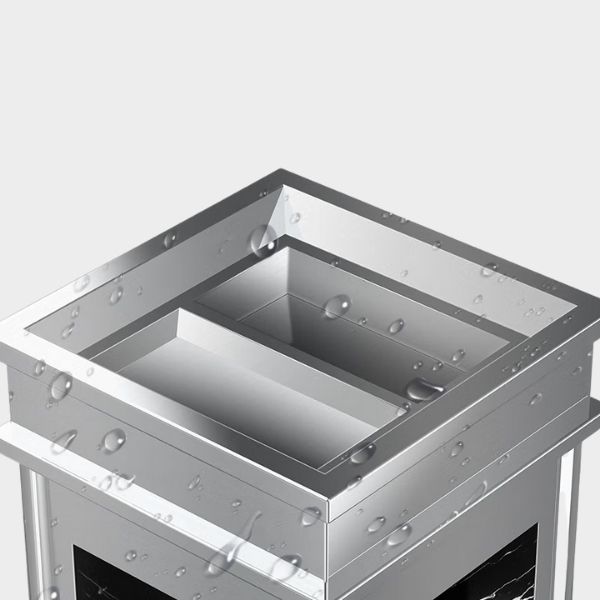 Cửa xả rác ngay cạnh khay gạt tàn