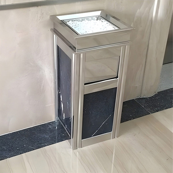 Hình ảnh thùng rác được lắp đặt và sử dụng