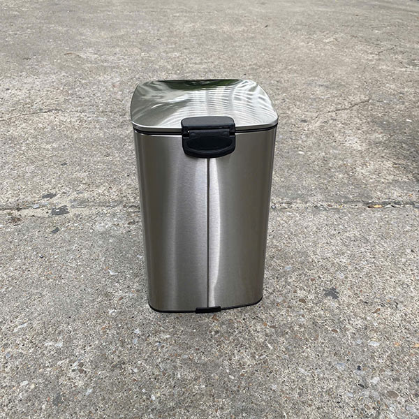 Thùng rác inox đạp chân vuông cao cấp