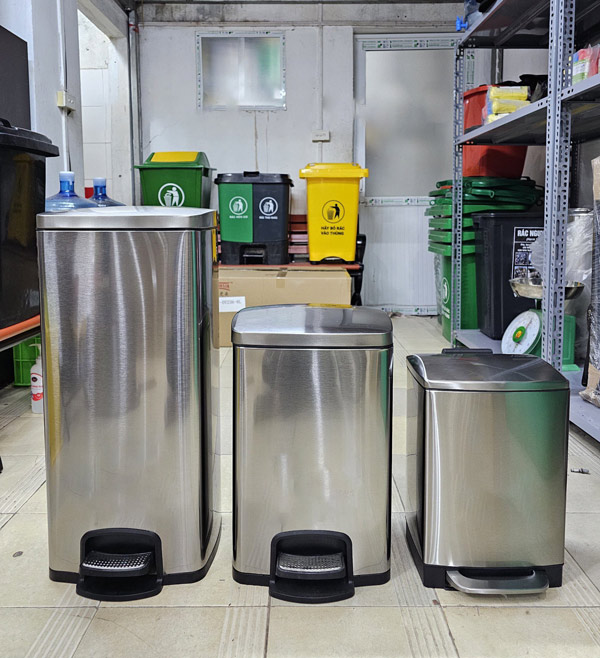 Mẫu mã thùng rác inox đạp chân vuông Hành Tinh Xanh