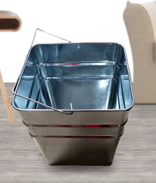 Thùng chứa rác bên trong bằng tôn hoa