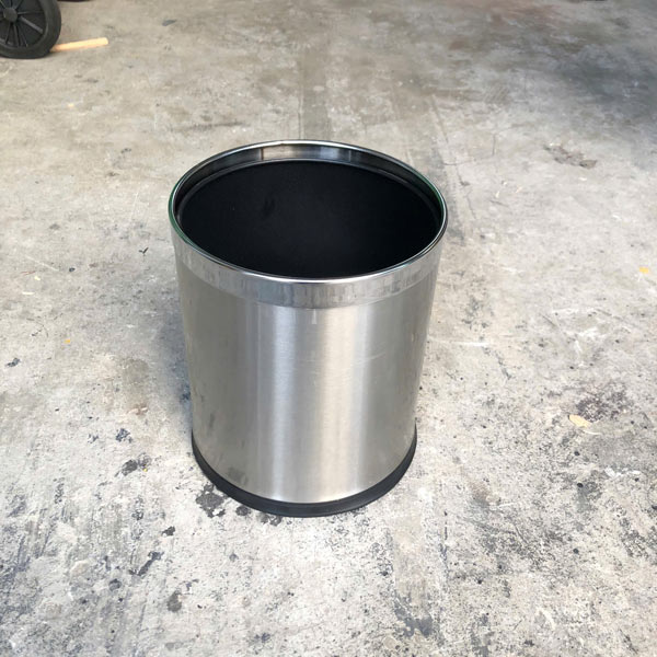 Hình ảnh thùng rác inox tròn 2 lớp chụp tại kho Hành Tinh Xanh