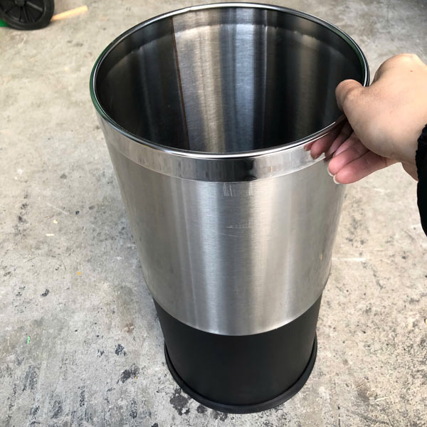 Hình ảnh thùng rác inox tròn 2 lớp chụp tại kho Hành Tinh Xanh