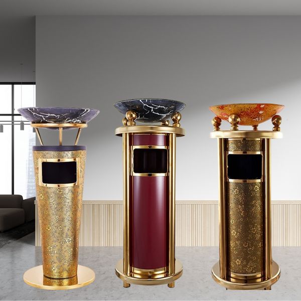 Hành Tinh Xanh sở hữu nhiều thùng rác có khay thủy tinh trang trí