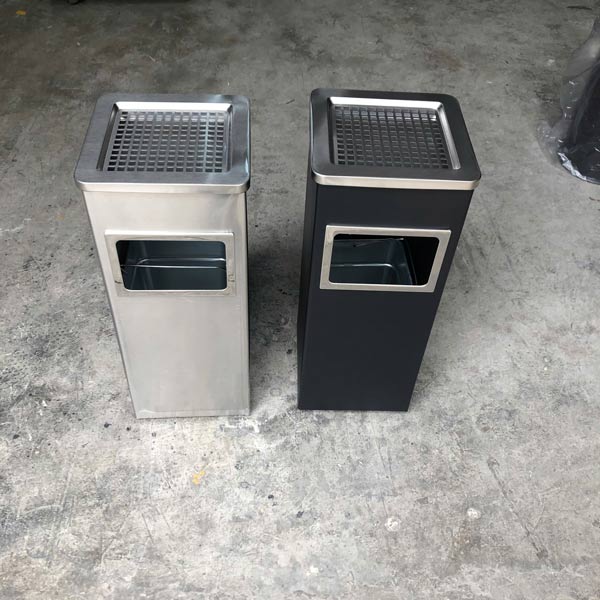 Hình ảnh thực tế thùng rác vuông có gạt tàn đang bán ở Hành Tinh Xanh