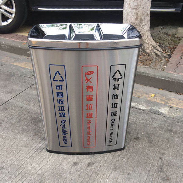 Hình ảnh thùng rác ngoài trời 3 ngăn inox khi sử dụng thực tế