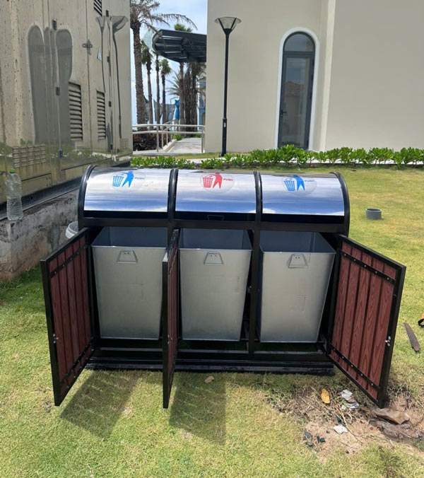 Bàn giao thùng rác 3 ngăn ngoài trời cho dự án