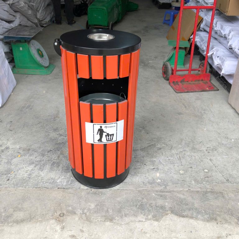 Thùng rác gỗ tròn có gạt tàn