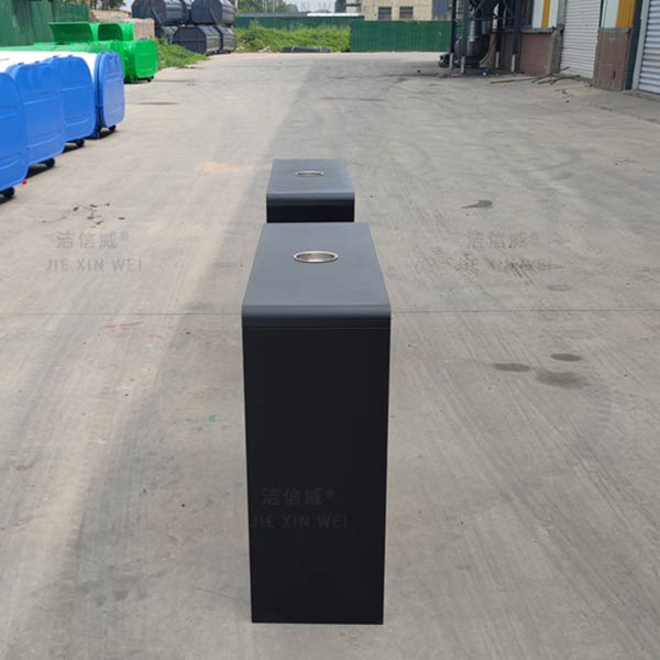 Cận cảnh thùng rác 3 ngăn mái che có sẵn tại Hành Tinh Xanh