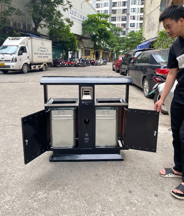 Thùng rác thép sơn giả gỗ hai ngăn