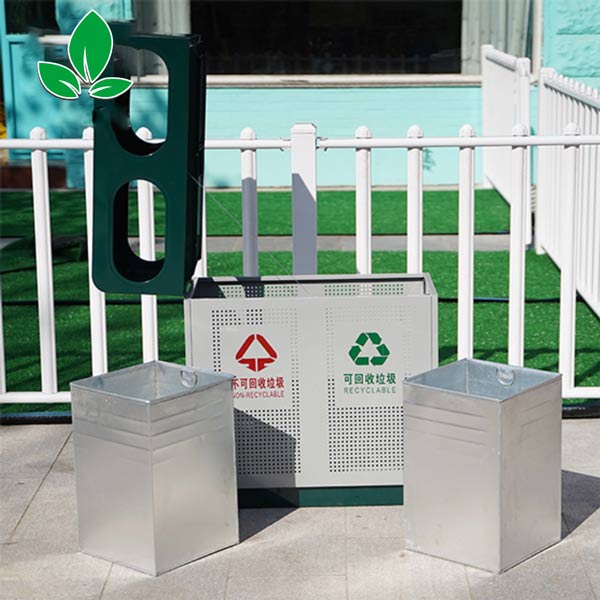 Thùng tôn hoa đựng rác bên trong khi tháo rời