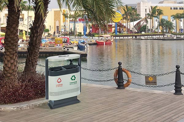 Chất liệu cao cấp giúp thùng rác an toàn dưới tác động của thời tiết