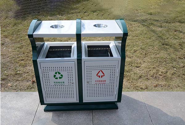 Thùng rác ngoài trời có khay gạt tàn