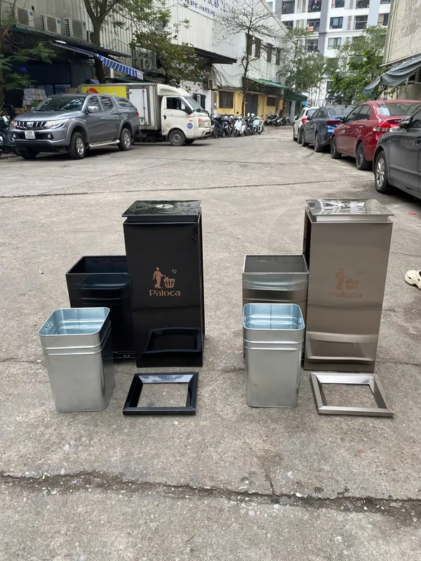 Thùng rác sảnh khách sạn có gạt tàn