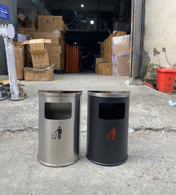 Thùng rác hình bán nguyệt của Hành Tinh Xanh