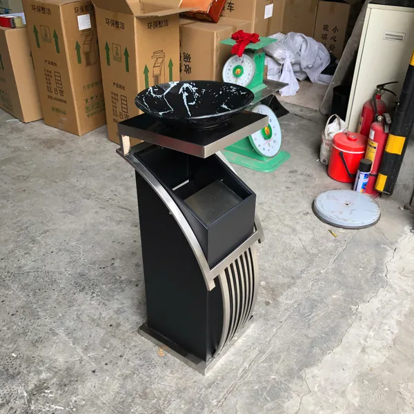 Hình ảnh thực tế thùng rác sảnh khay thủy tinh