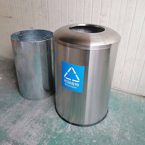 Hình ảnh thật thùng rác trung tâm thương mại chụp ở kho hàng