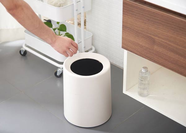 Với thùng rác không nắp nên bỏ những rác thải khô, không mùi
