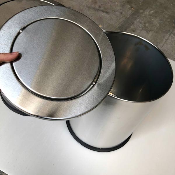Thùng rác nắp lật cỡ nhỏ bằng inox tại kho Hành Tinh Xanh