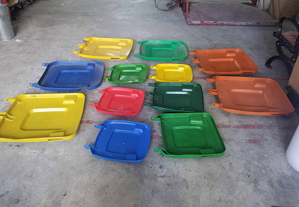 Tuy nhiên tính năng đậy, che chắn của nắp thùng rác nhựa thay thế vẫn tốt