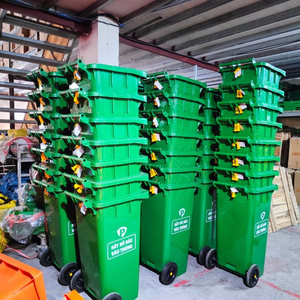 Chuẩn bị thùng rác 240L bàn giao cho khu du lịch Đồi Rồng - Hải Phòng
