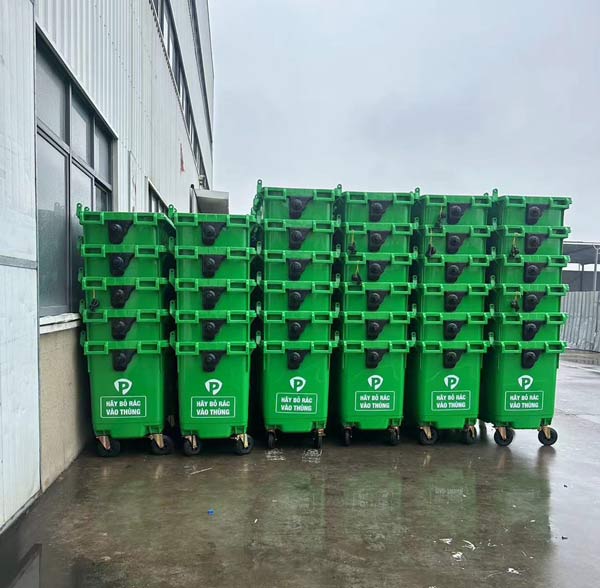 Bàn giao thùng rác 660L cho khu công nghiệp