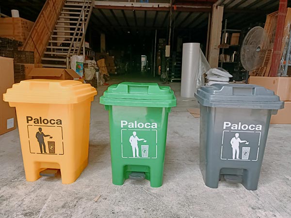 Hình ảnh thùng rác 60 lít bằng nhựa đạp chân chụp tại kho Hành Tinh Xanh