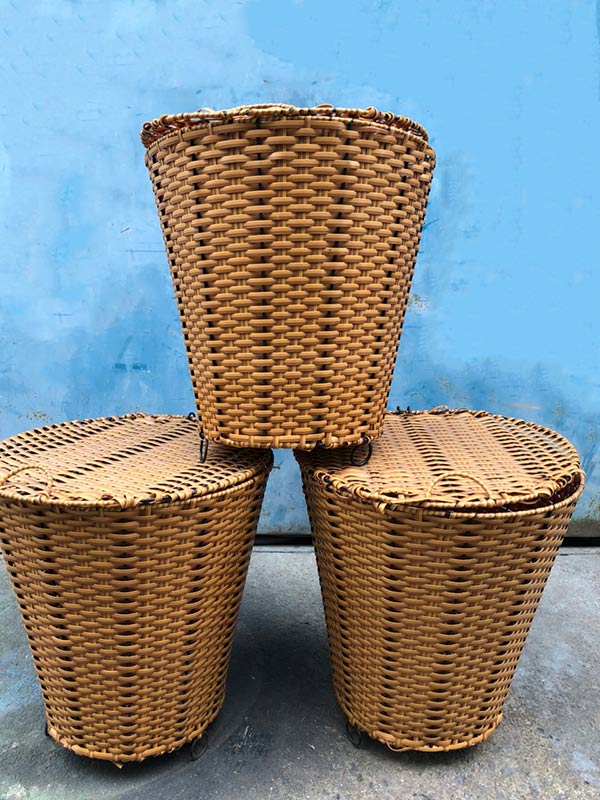 Thanh lý thùng rác giả mây nắp kín