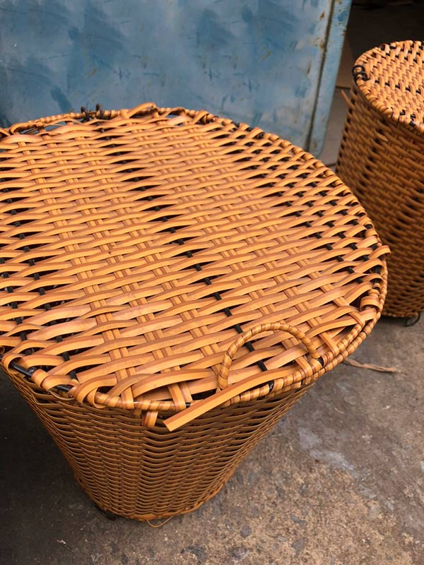 Thanh lý thùng rác giả mây nắp kín